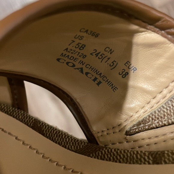 Coach Shoes. Size 7.5. Good preloved condition. - Picture 6 of 6